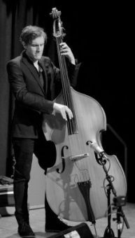 Photo Simon Smith playing upright bass